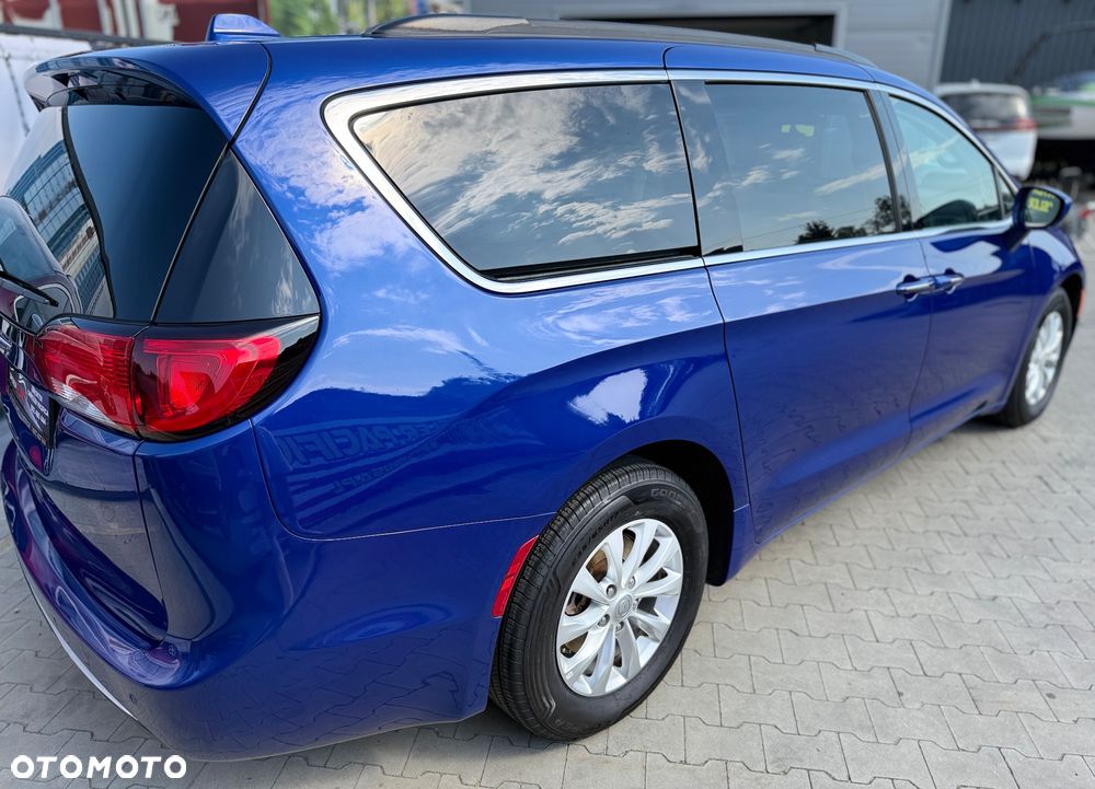 Chrysler Pacifica - 12