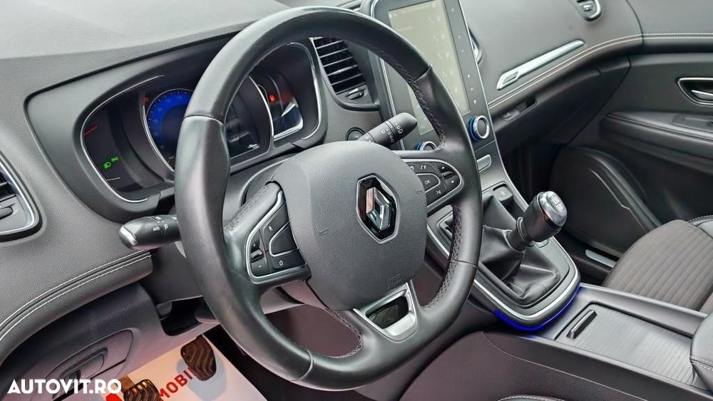 Renault Grand Scenic - 27