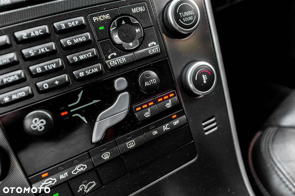 Volvo XC 60 D5 AWD RDesign - 31