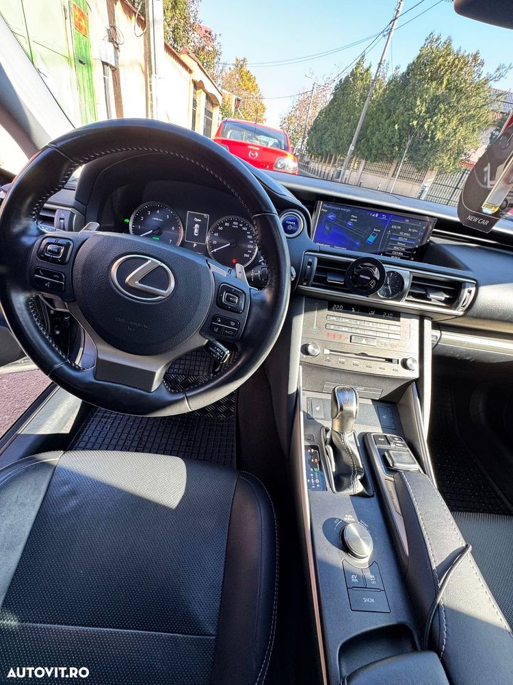Lexus Seria IS 300h Executive - 2