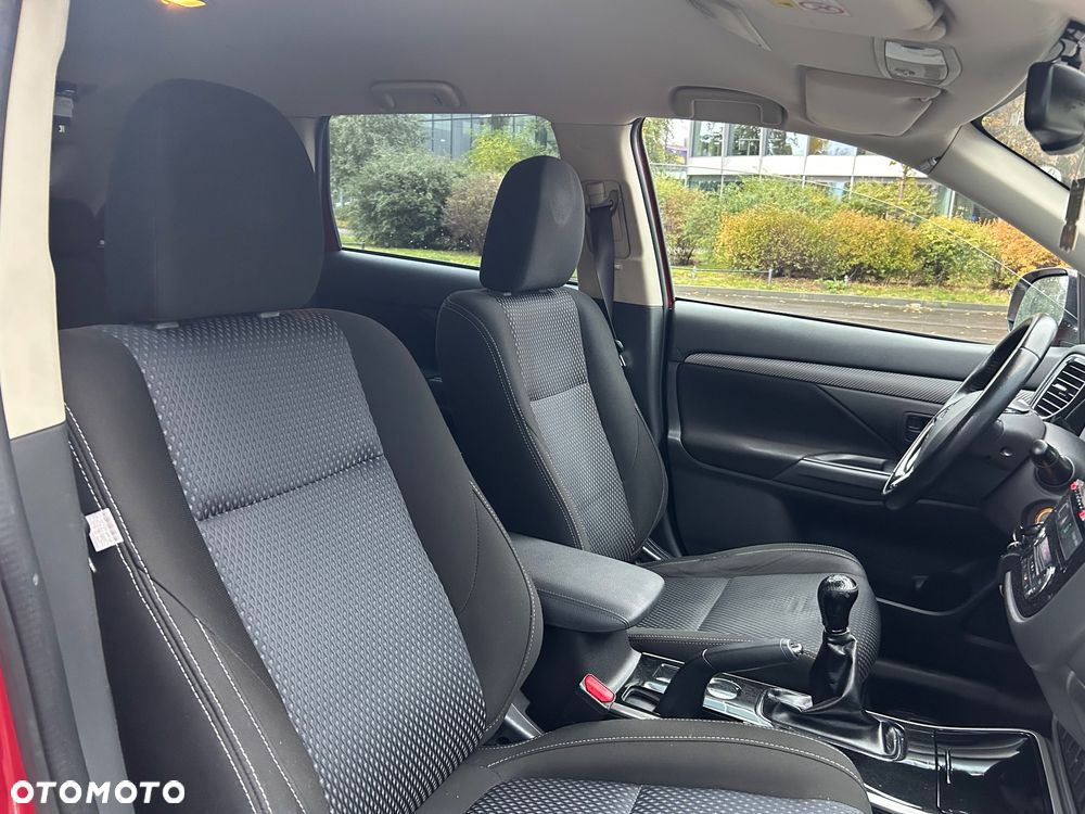 Mitsubishi Outlander - 16