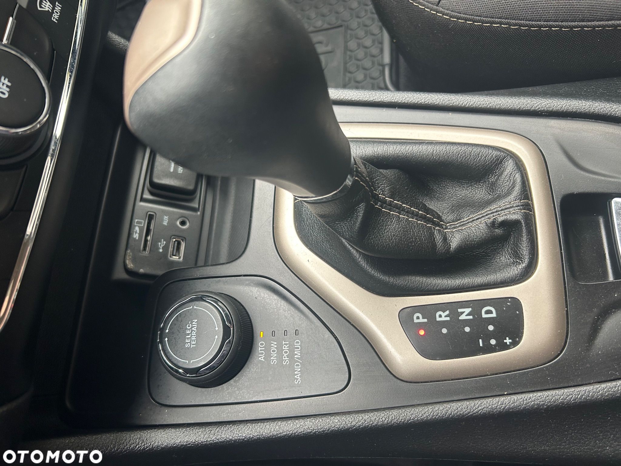 Jeep Cherokee - 25