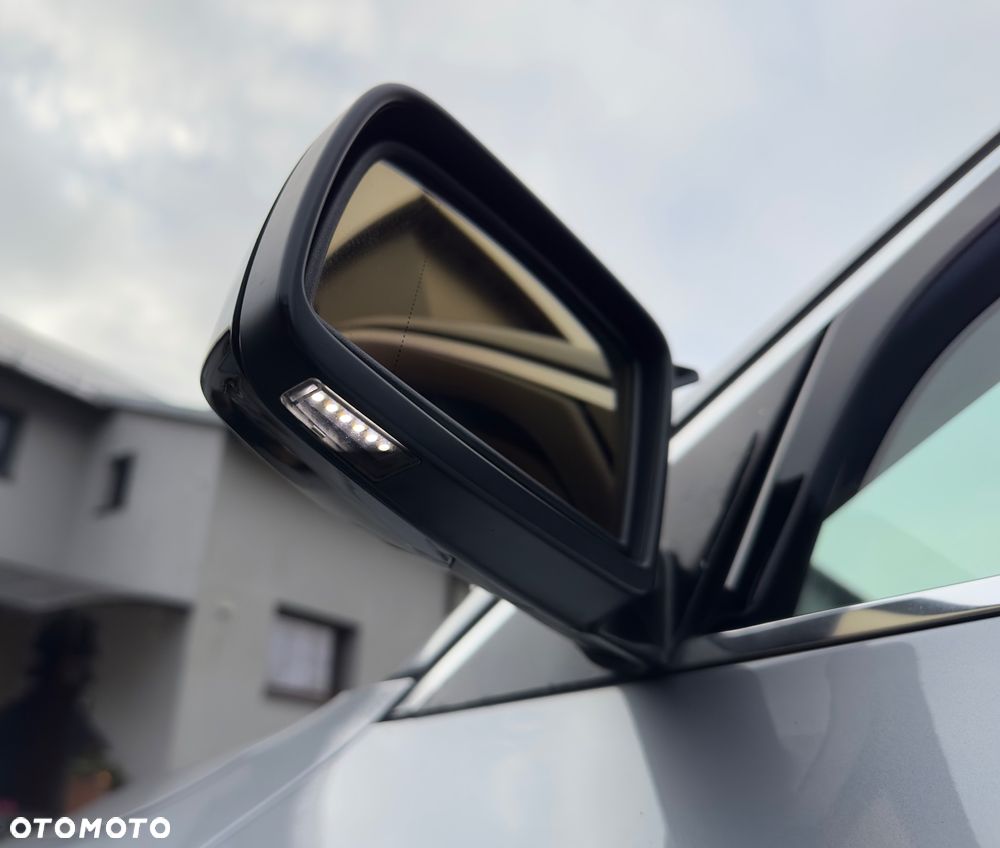 BMW Seria 5 530i Touring - 27