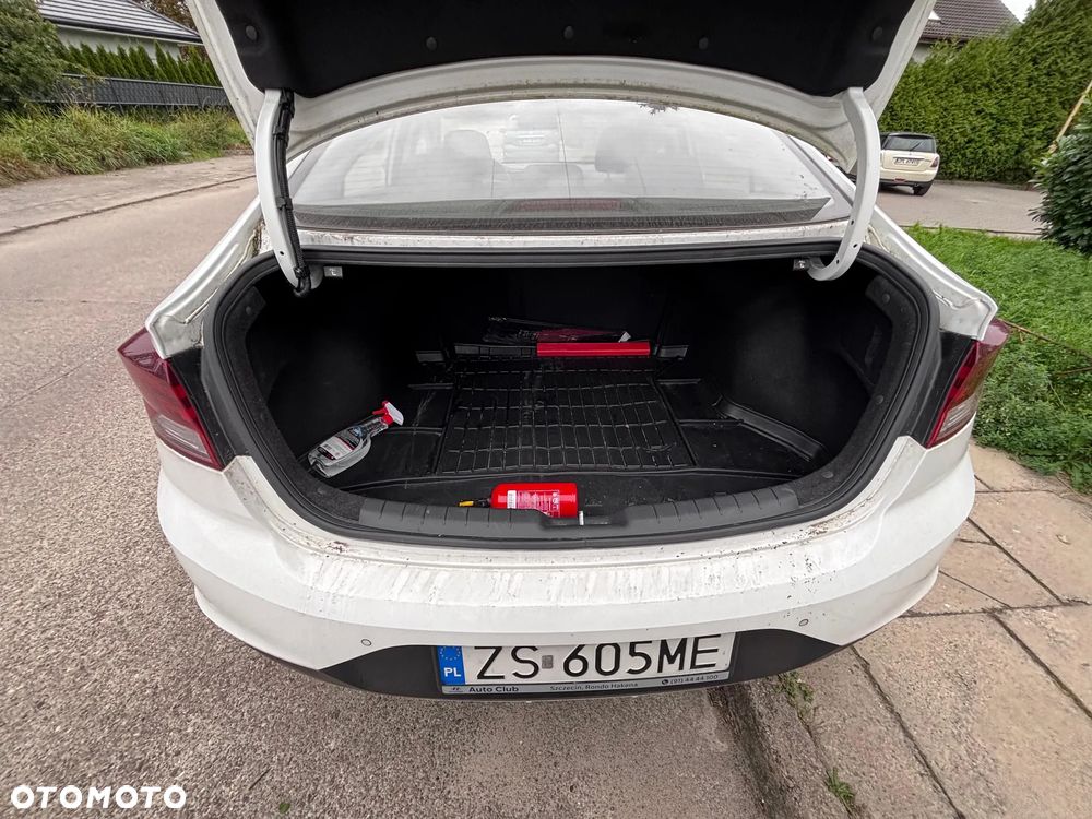 Hyundai Elantra 1.6 Classic + - 9