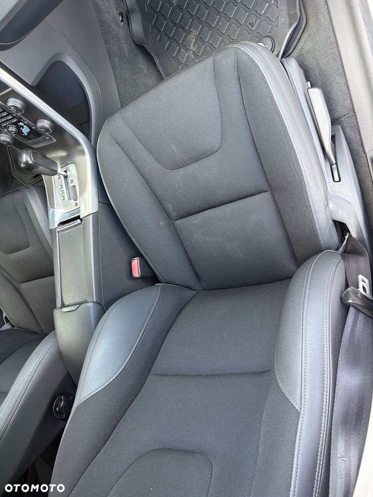 Volvo V60 T4 Geartronic Powershift Momentum - 25