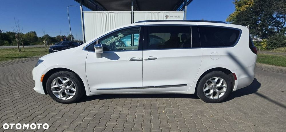 Chrysler Pacifica - 2