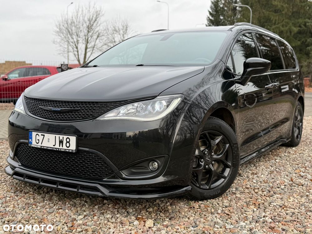 Chrysler Pacifica - 2