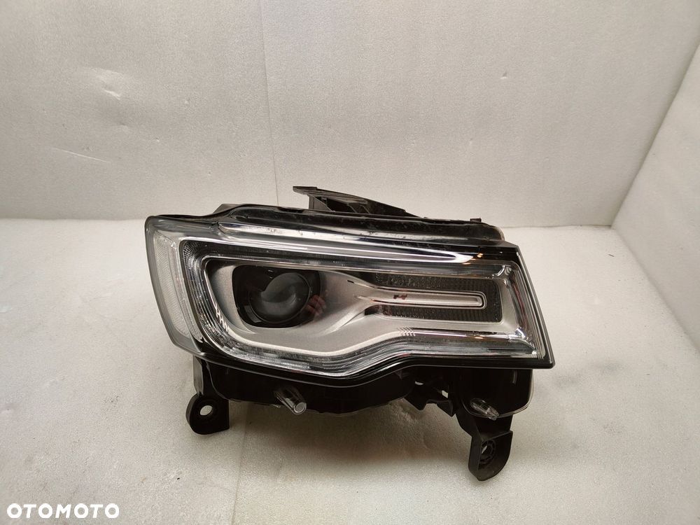 JEEP GRAND CHEROKEE WK2 XENON LAMPA PRAWY PRZÓD 68289238AE - 1