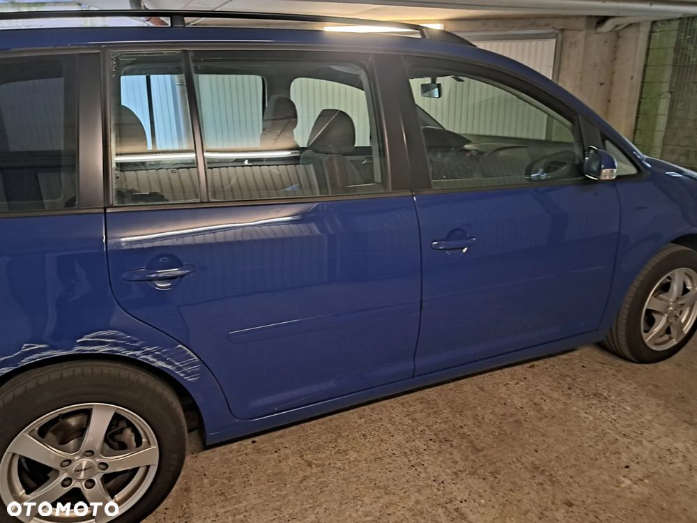 Volkswagen Touran 1.6 Basis - 19