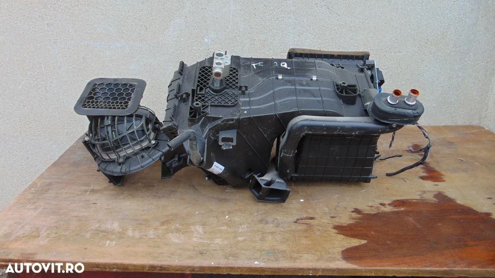 Carcasa aeroterma bord Volkswagen Transporter T5 2.0 diesel an 2009-2015 - 5