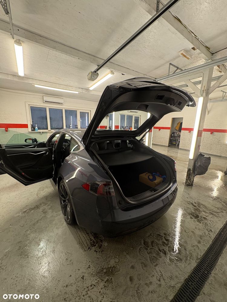 Tesla Model S - 14
