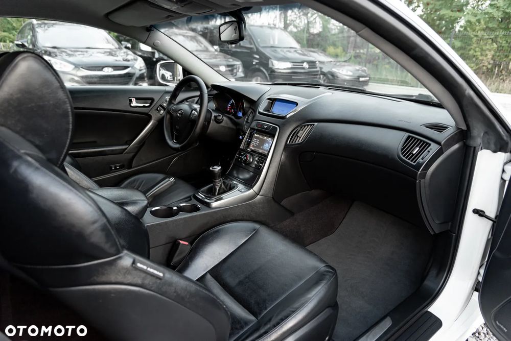 Hyundai Genesis Coupe - 24