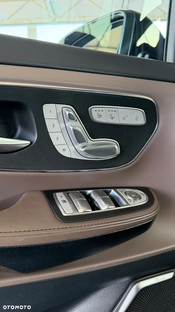Mercedes-Benz Klasa V 300 d 4-Matic 9G-Tronic - 11