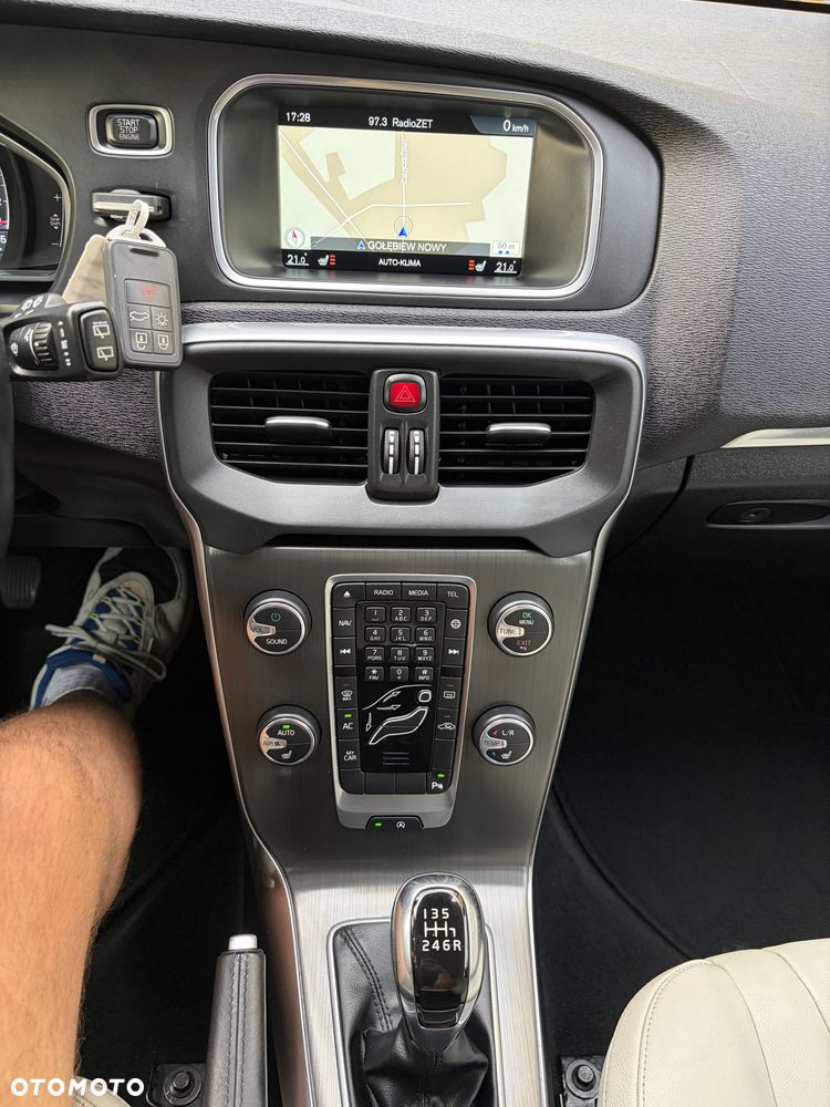 Volvo V40 D3 Momentum - 33