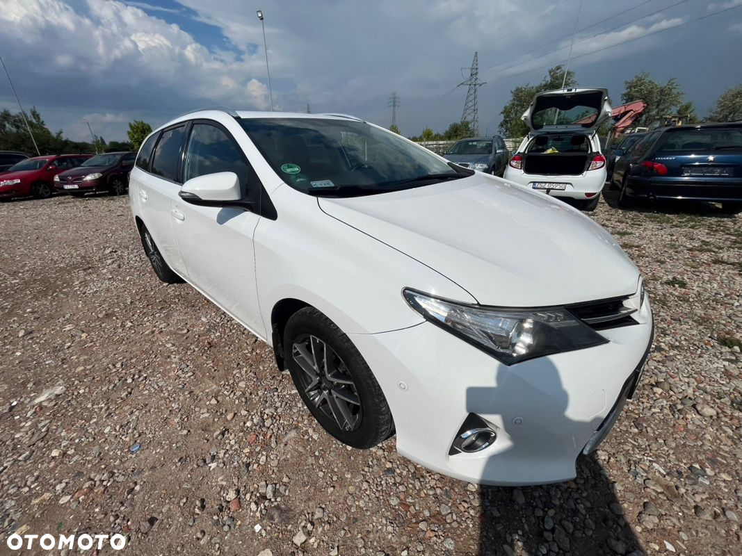 Toyota Auris 1.6 Premium + - 26