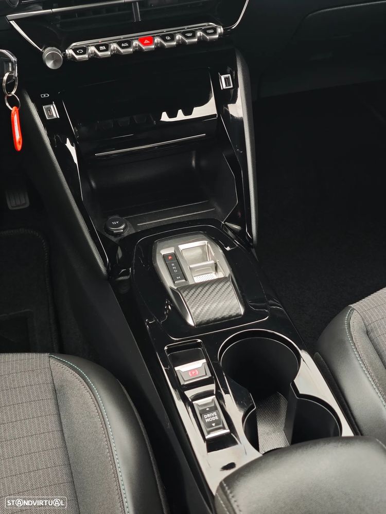 Peugeot 2008 1.2 PureTech Allure Pack EAT8 - 19