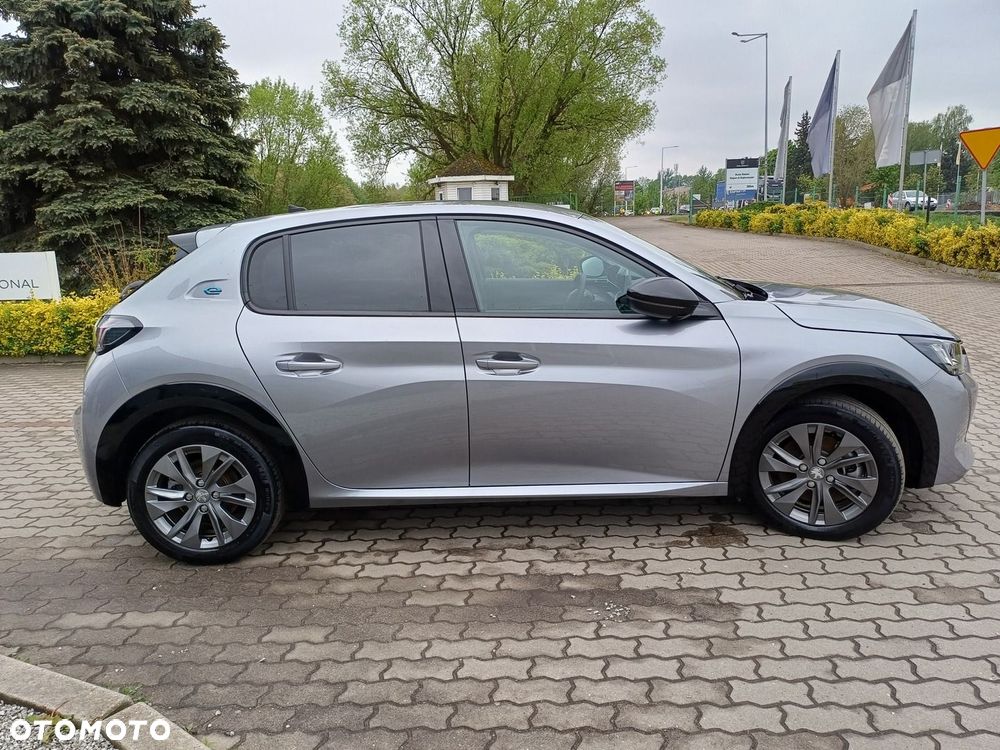 Peugeot 208 - 8