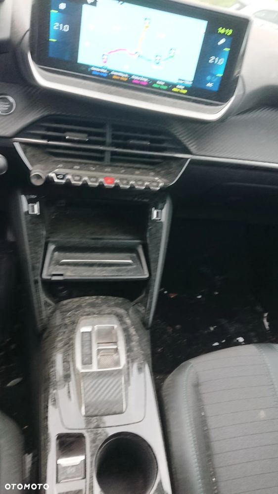 Peugeot 208 - 19