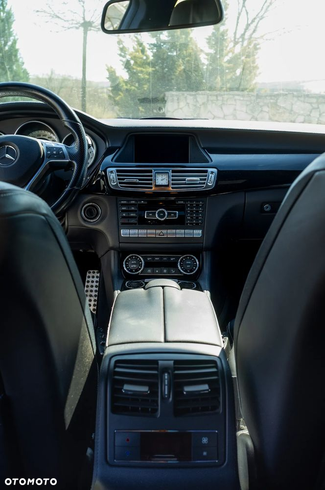 Mercedes-Benz CLS 500 4-Matic BlueEff - 24
