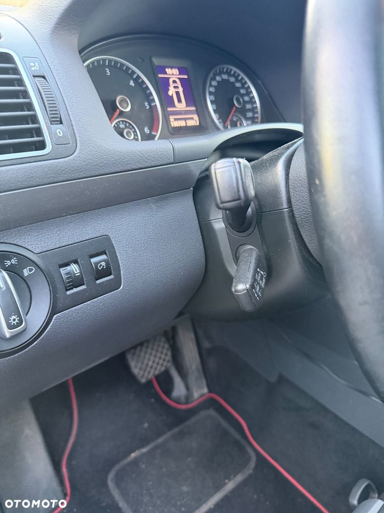 Volkswagen Touran - 23