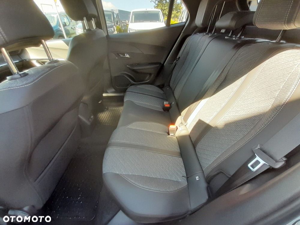 Peugeot 2008 1.2 PureTech Allure S&S EAT8 - 18
