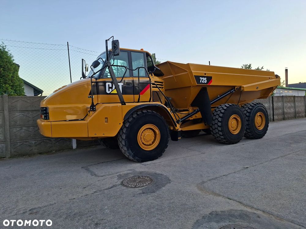 Caterpillar 725 - 1