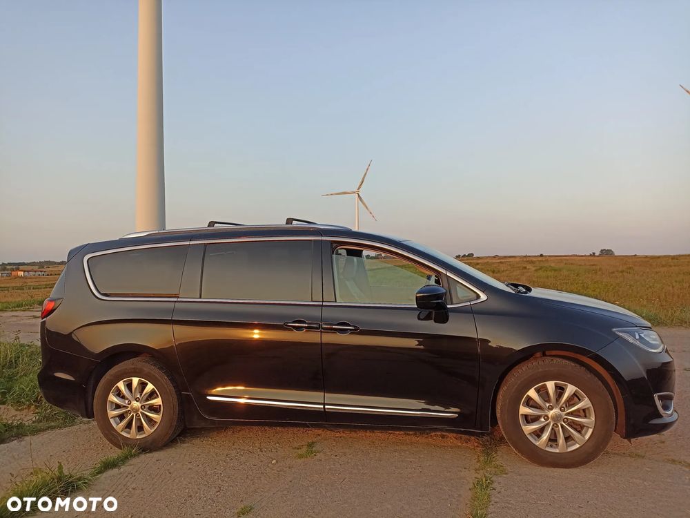 Chrysler Pacifica - 18