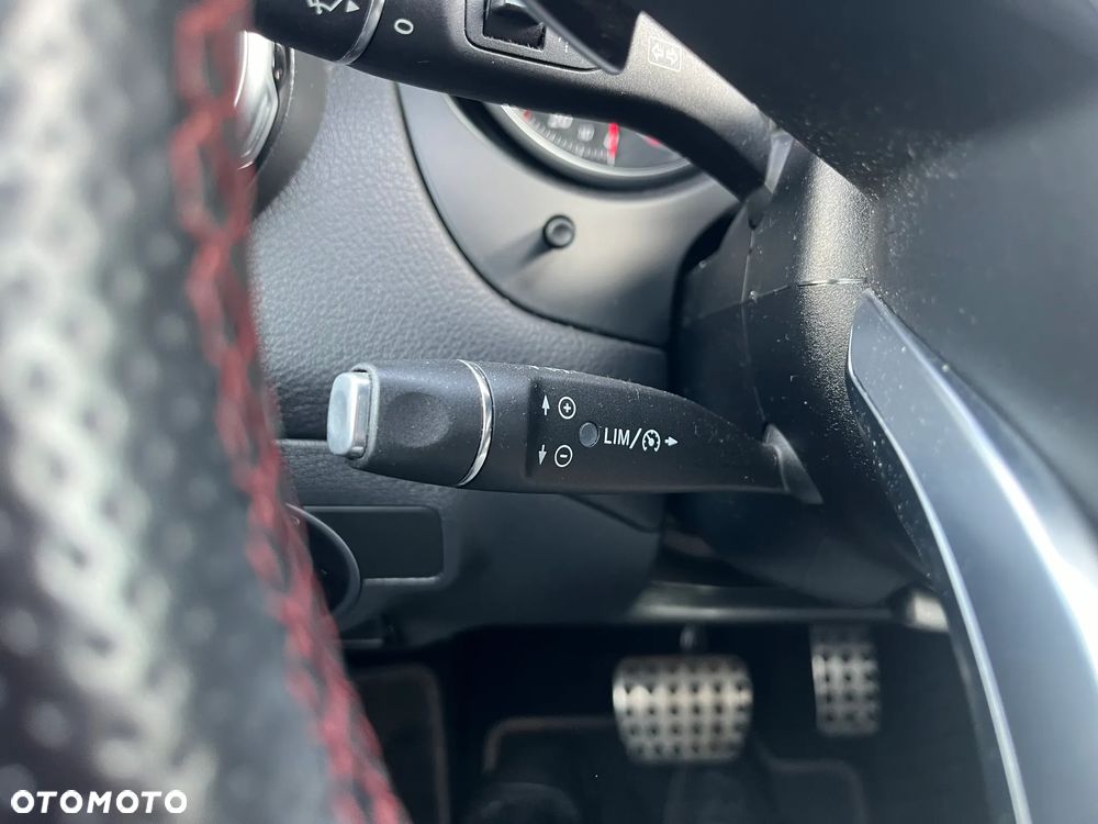 Mercedes-Benz GLA 200 7G-DCT AMG Line - 22