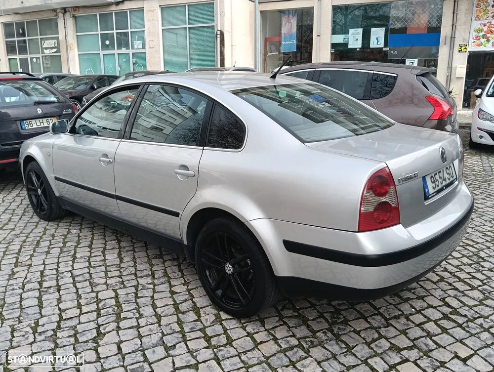 VW Passat 1.9 TDi Highline - 6