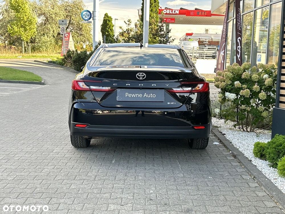 Toyota Camry - 4