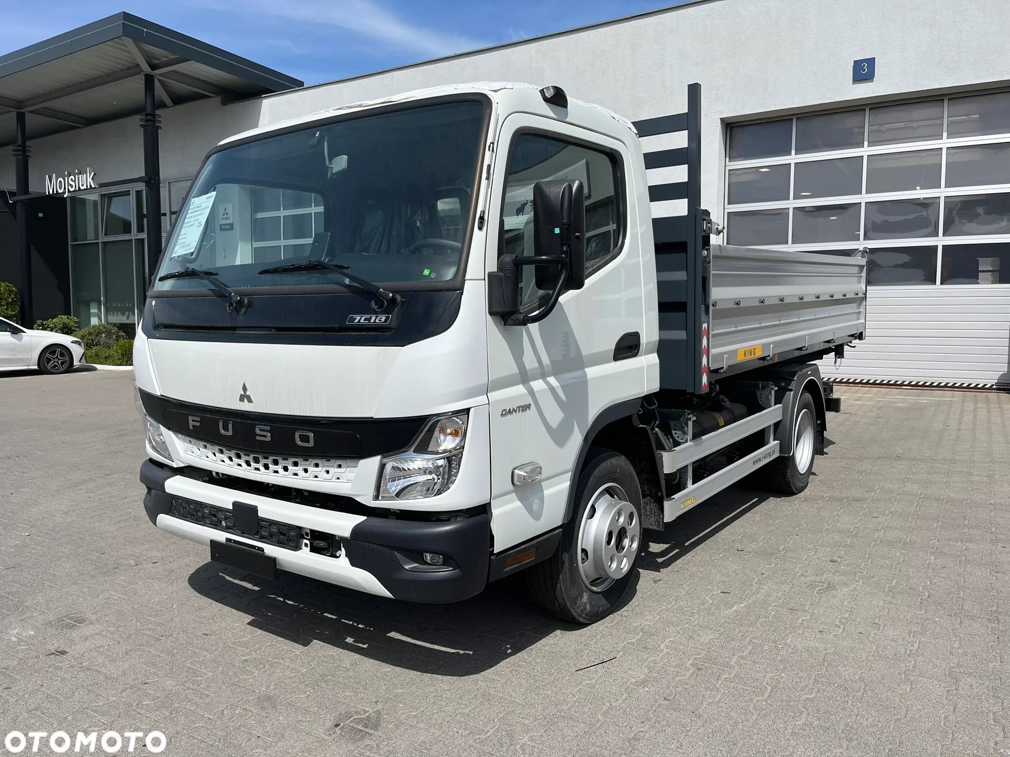 FUSO Canter 7C18 Wywrotka 3W - 3