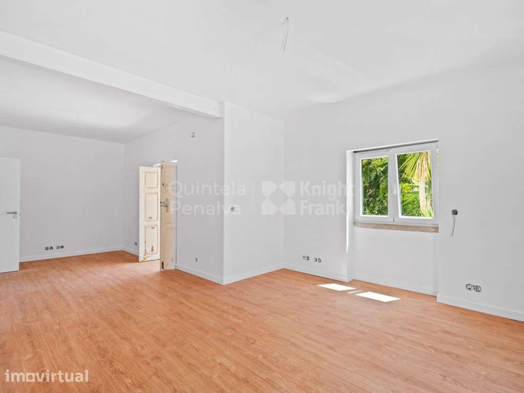 Moradia unifamiliar T4 com logradouro na Parede - Grande imagem: 2/26