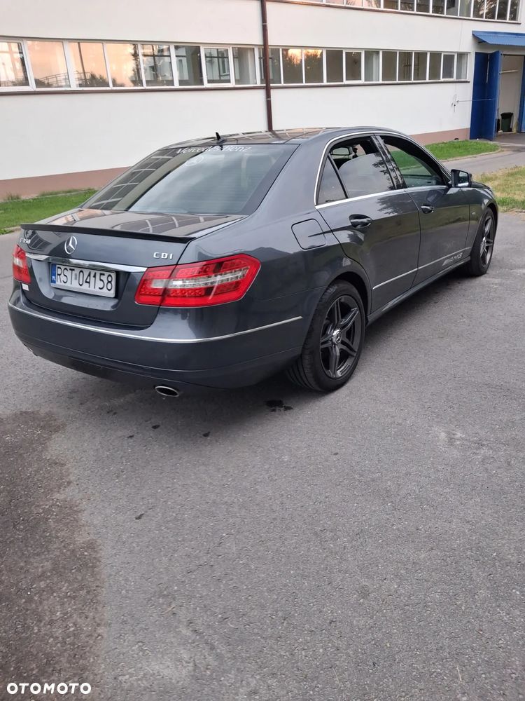 Mercedes-Benz Klasa E 300 CDI BlueEff Avantgarde - 4