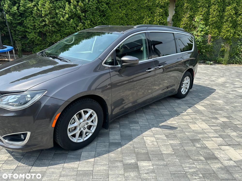 Chrysler Pacifica - 2