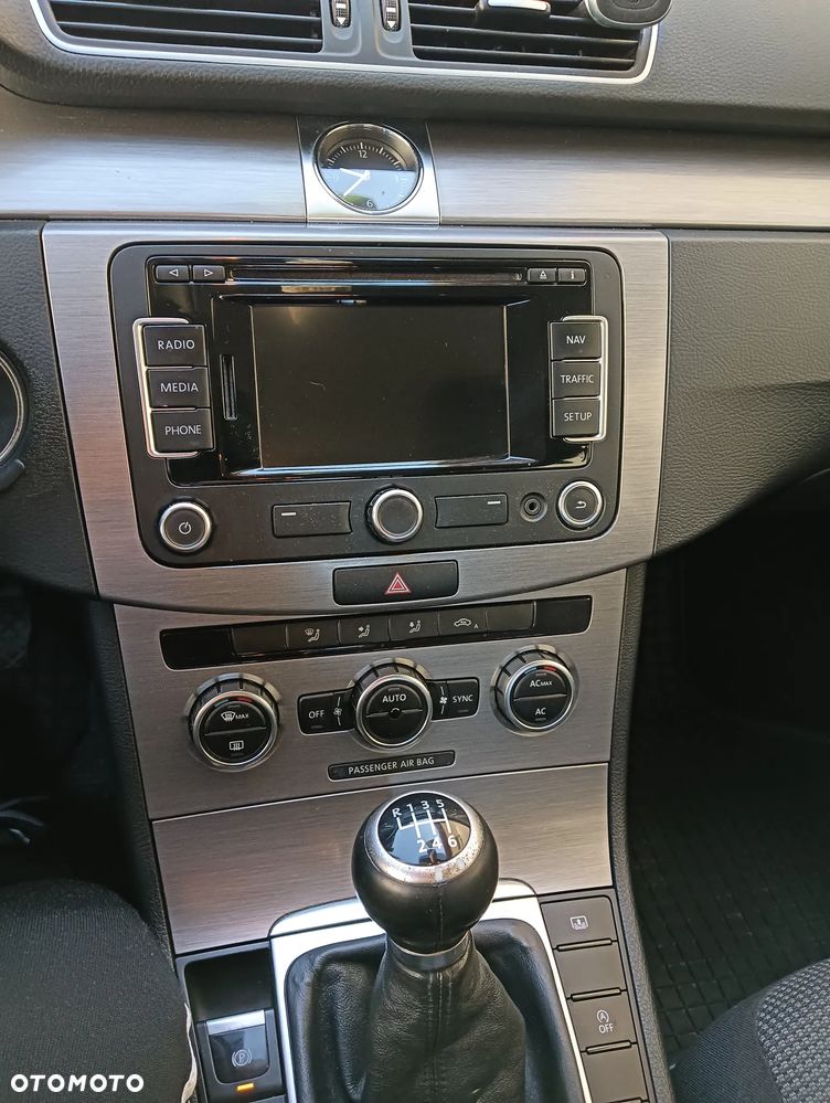 Volkswagen Passat 2.0 TDI Comfortline - 5