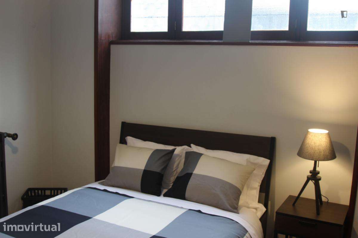 Quarto - localizado em Paranhos Porto - Grande imagem: 2/29