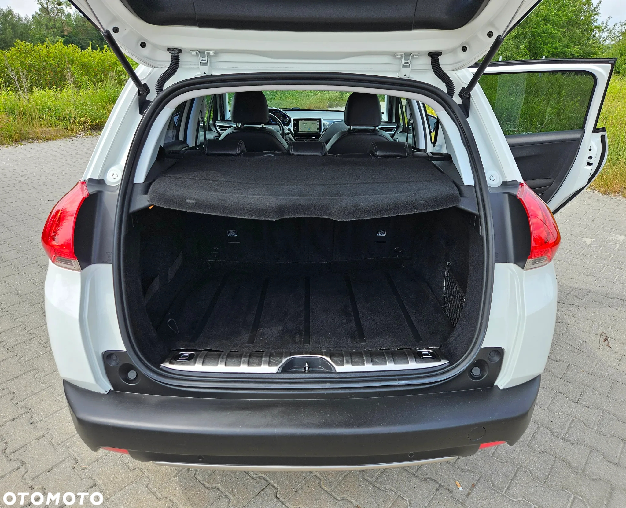 Peugeot 2008 1.6 e-HDi Allure S&S - 20