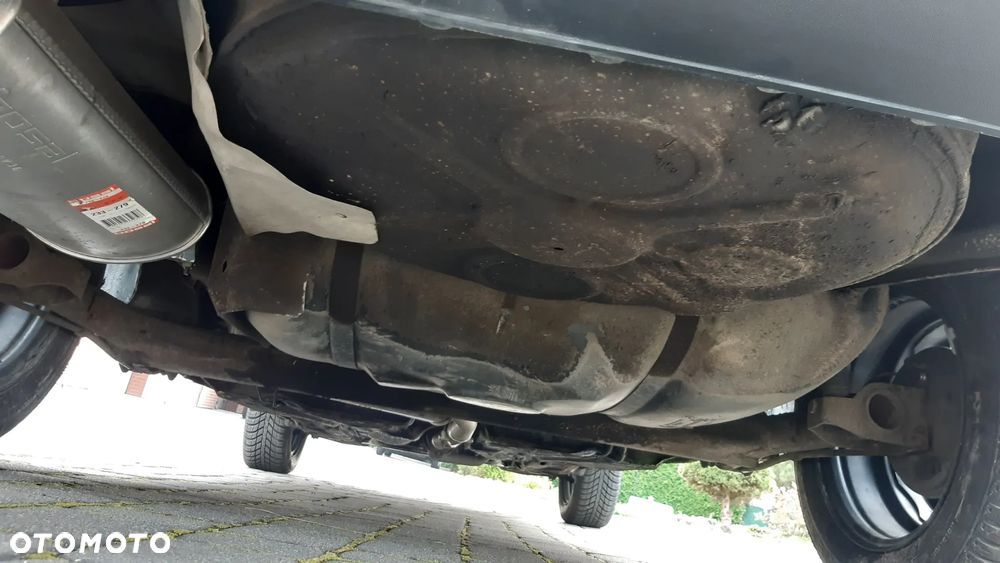 Volkswagen Passat 1.8 GL - 31