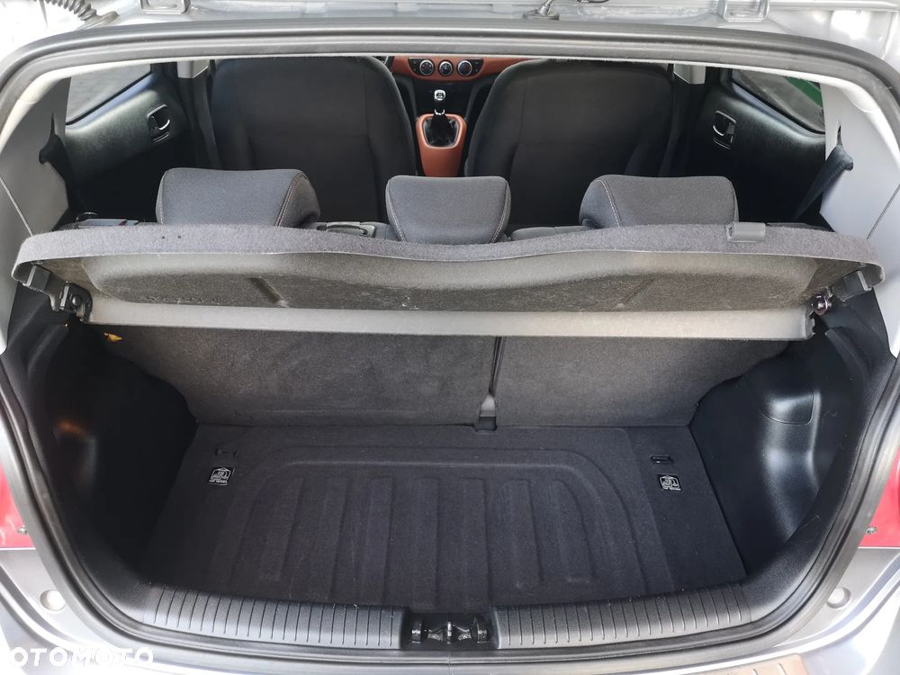 Hyundai i10 1.2 Fifa World Cup Edition - 24