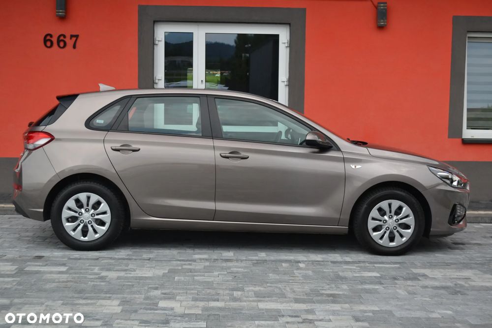 Hyundai i30 1.5 DPI Classic + - 5