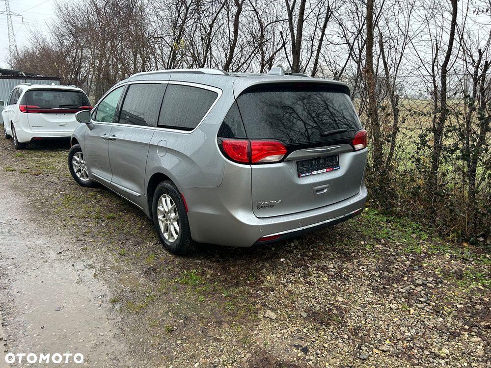 Chrysler Pacifica - 7