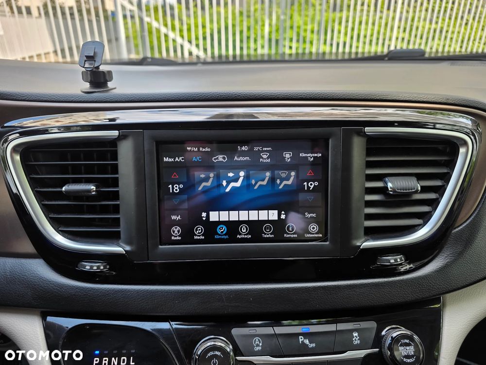 Chrysler Pacifica - 13