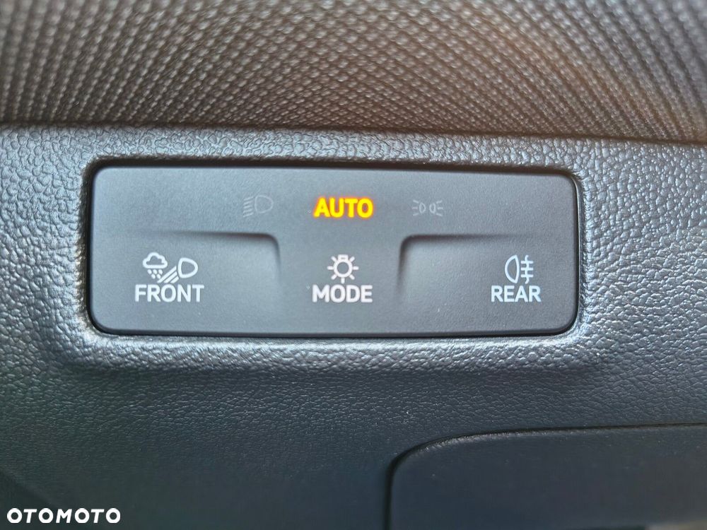 Volkswagen T-Roc 1.5 eTSI Life DSG - 31