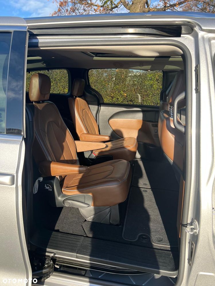 Chrysler Pacifica - 8