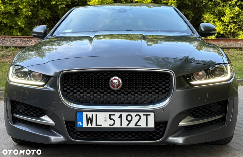 Jaguar XE 2.0 T R-Sport - 3