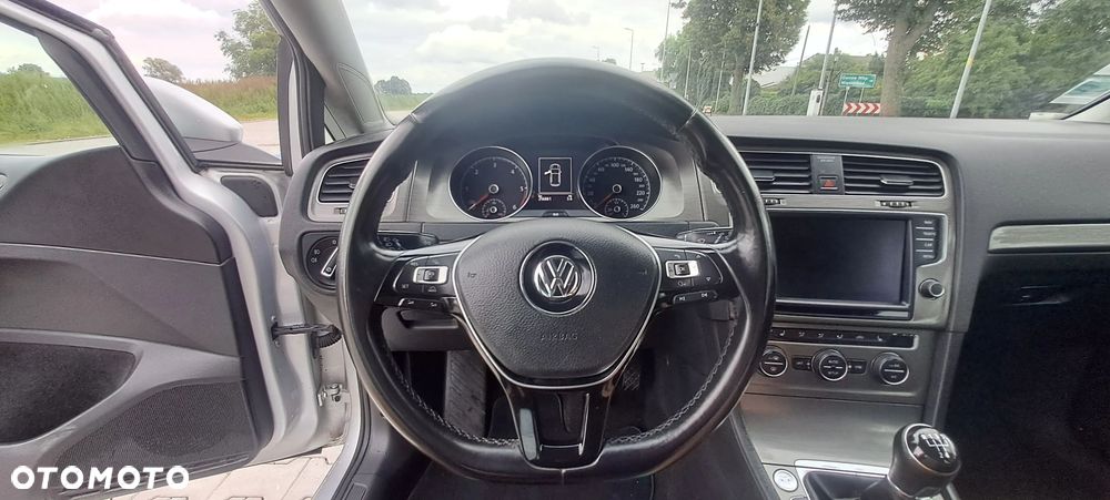 Volkswagen Golf - 27