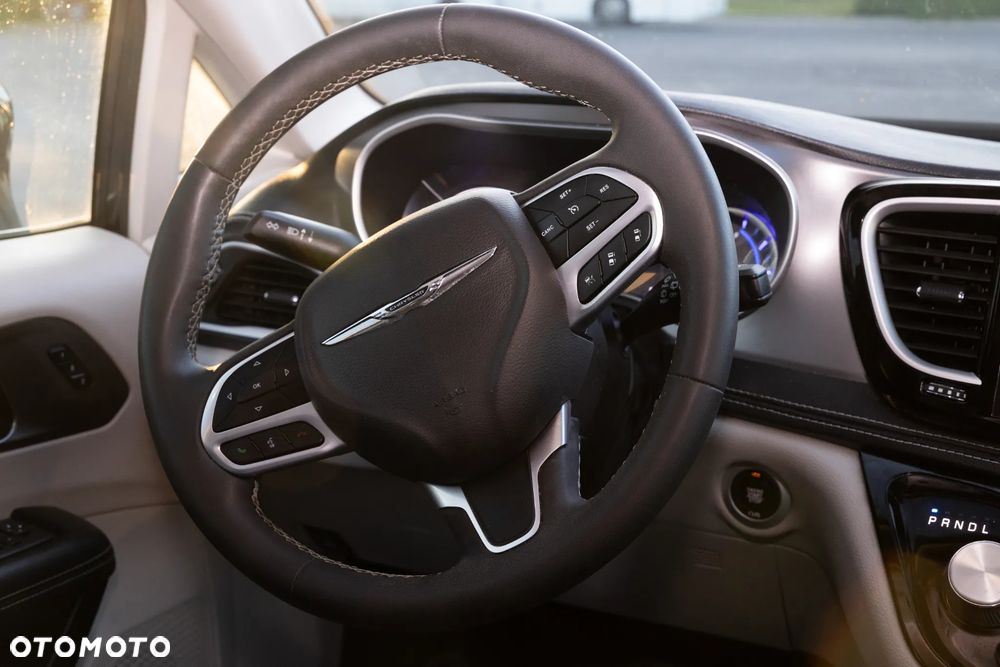 Chrysler Pacifica - 19