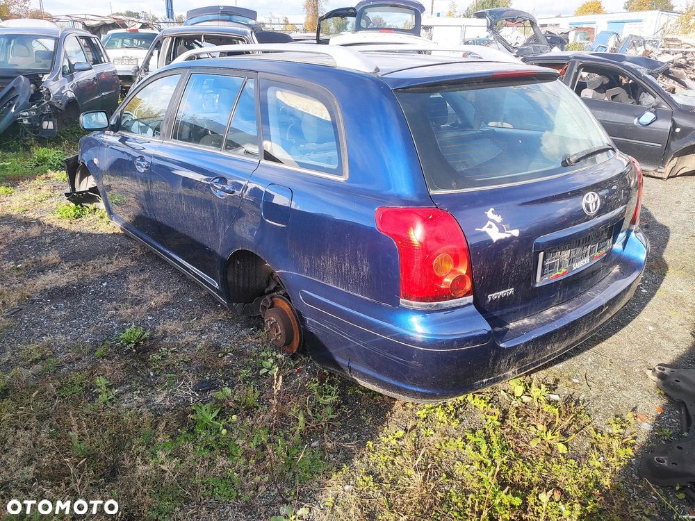 Toyota Avensis t25 kombi 1.8 16v na części - 4