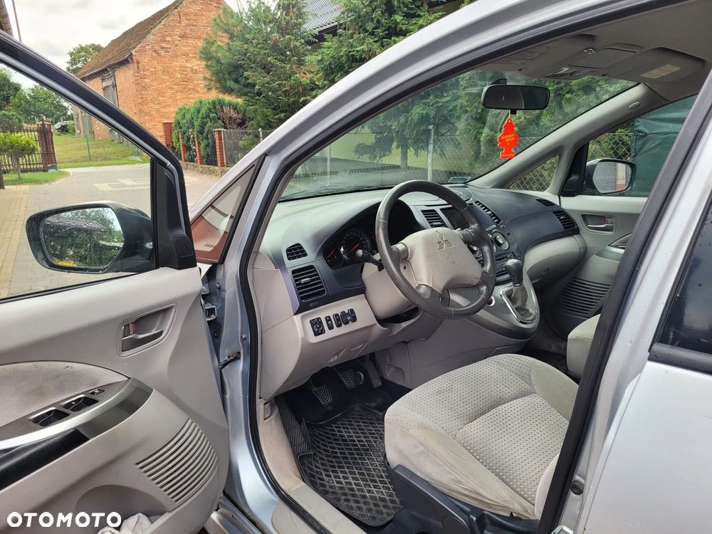 Mitsubishi Grandis 2.4 Motion - 11