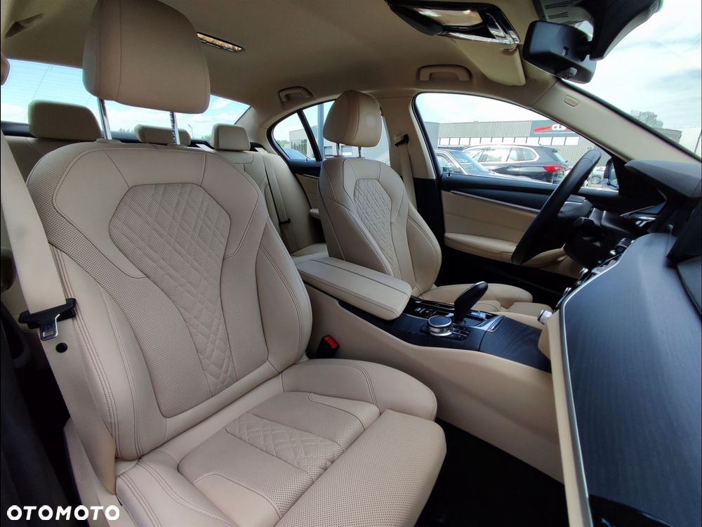 BMW Seria 5 520d xDrive MHEV - 10